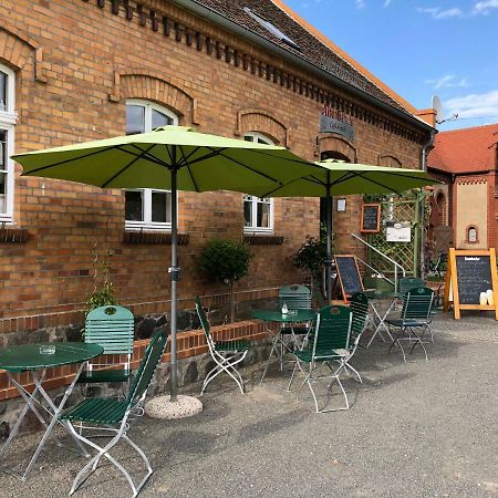 Alte Schule Cafe Und Pension Drehna Exteriör bild