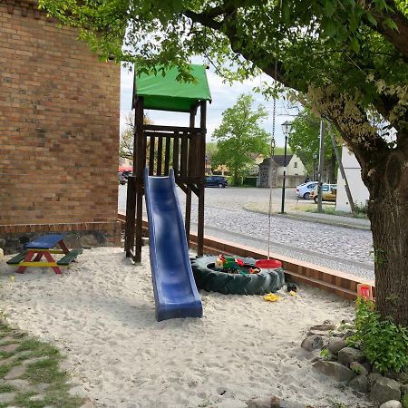 Alte Schule Cafe Und Pension Drehna Exteriör bild