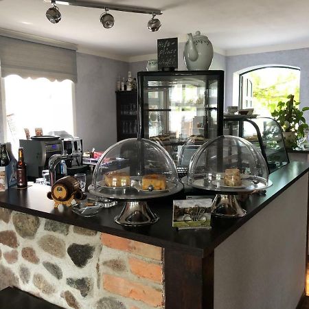 Alte Schule Cafe Und Pension Drehna Exteriör bild