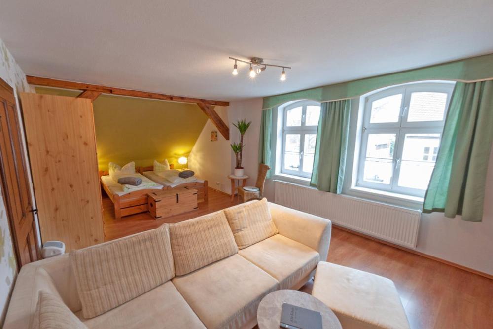Alte Schule Cafe Und Pension Drehna Exteriör bild