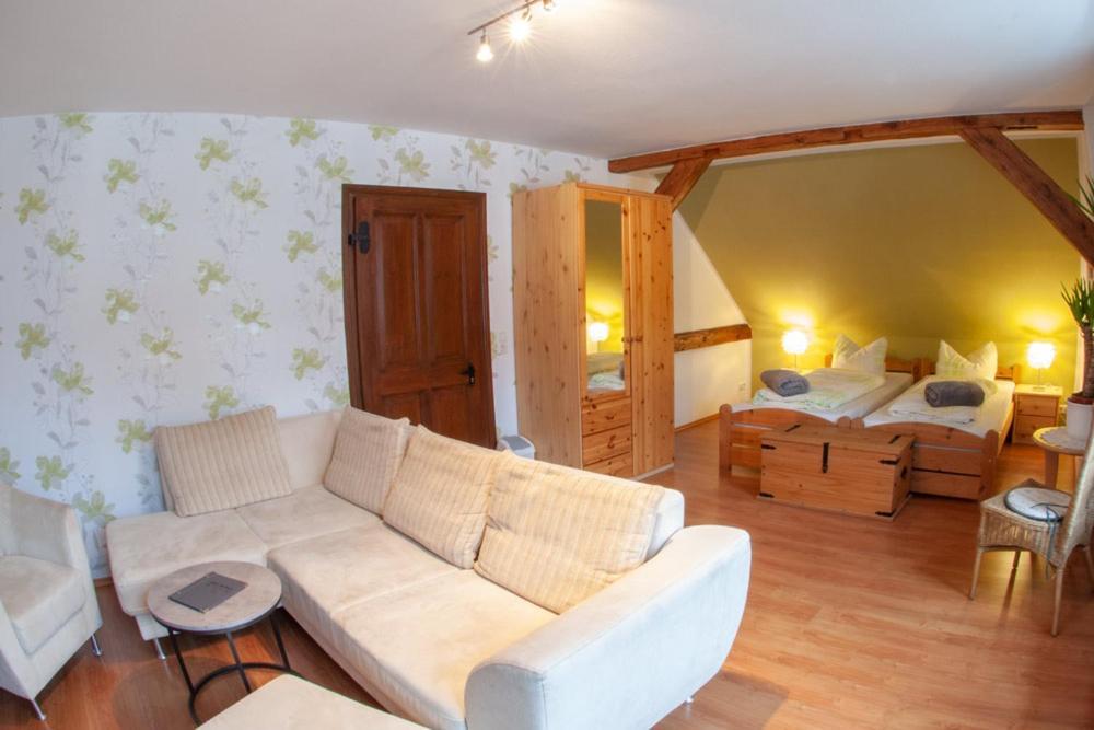 Alte Schule Cafe Und Pension Drehna Exteriör bild