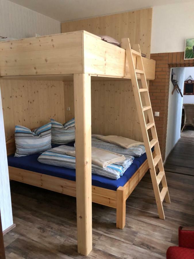 Alte Schule Cafe Und Pension Drehna Exteriör bild