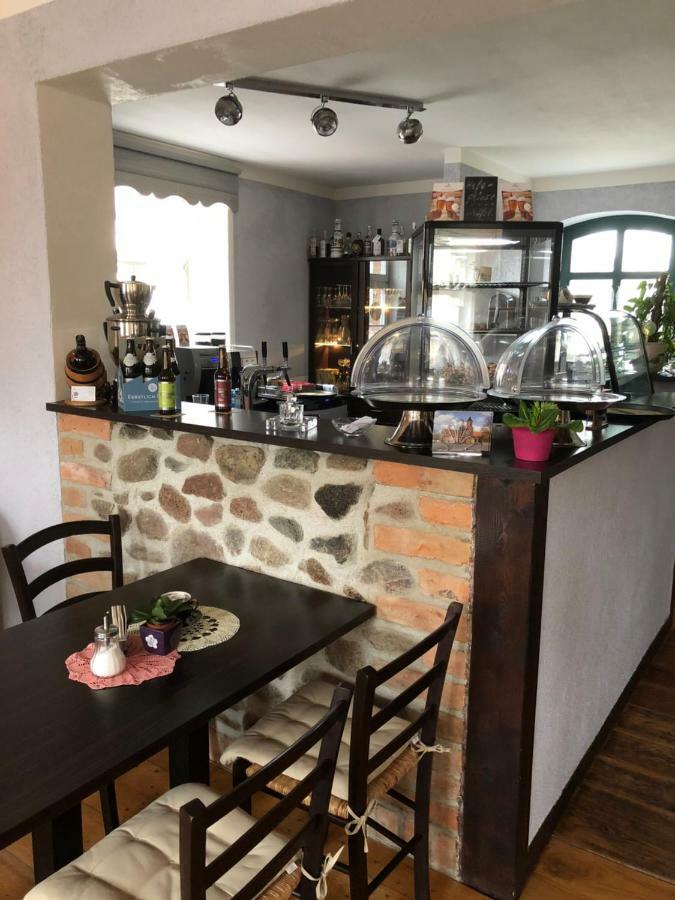 Alte Schule Cafe Und Pension Drehna Exteriör bild