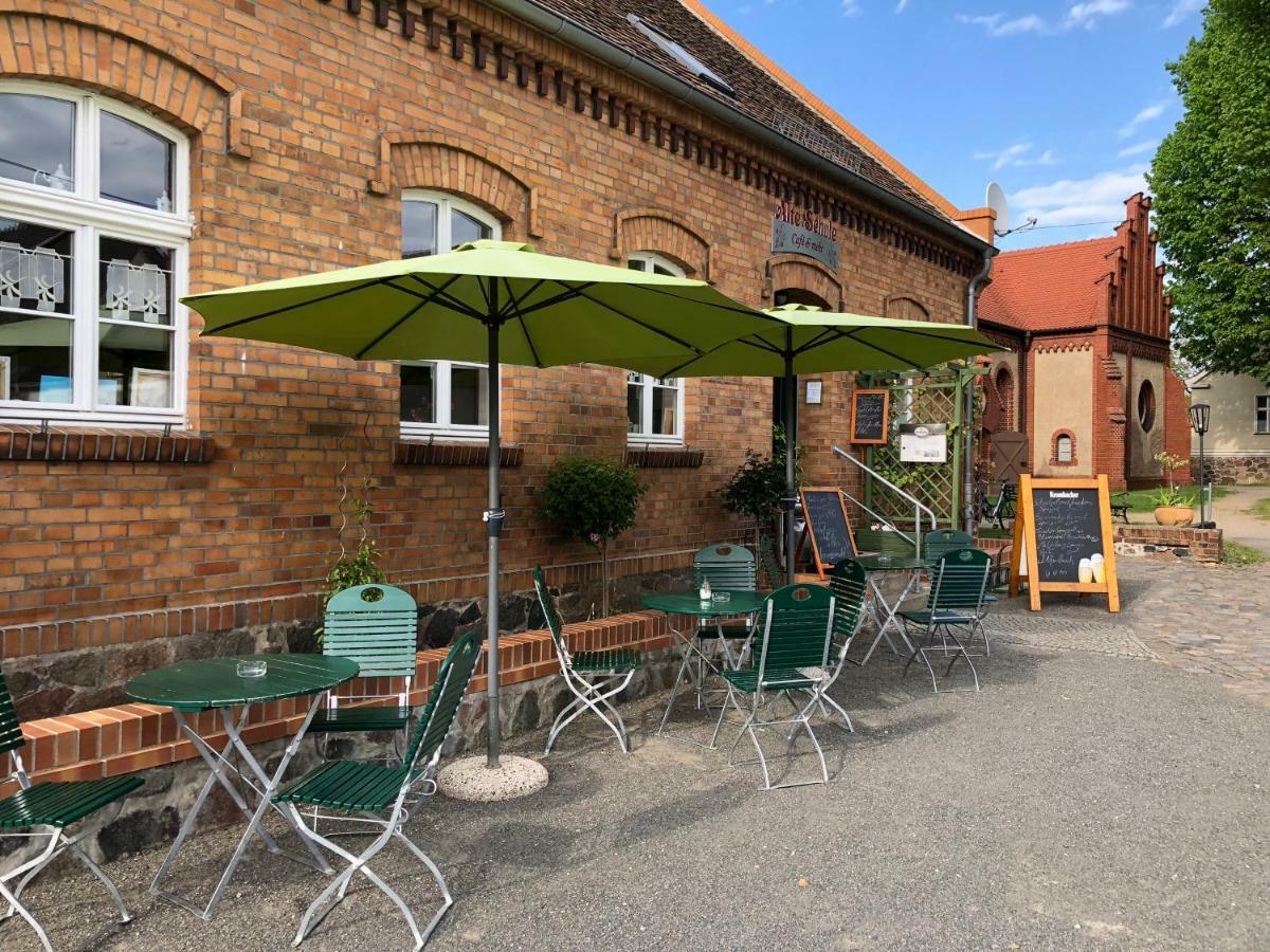 Alte Schule Cafe Und Pension Drehna Exteriör bild