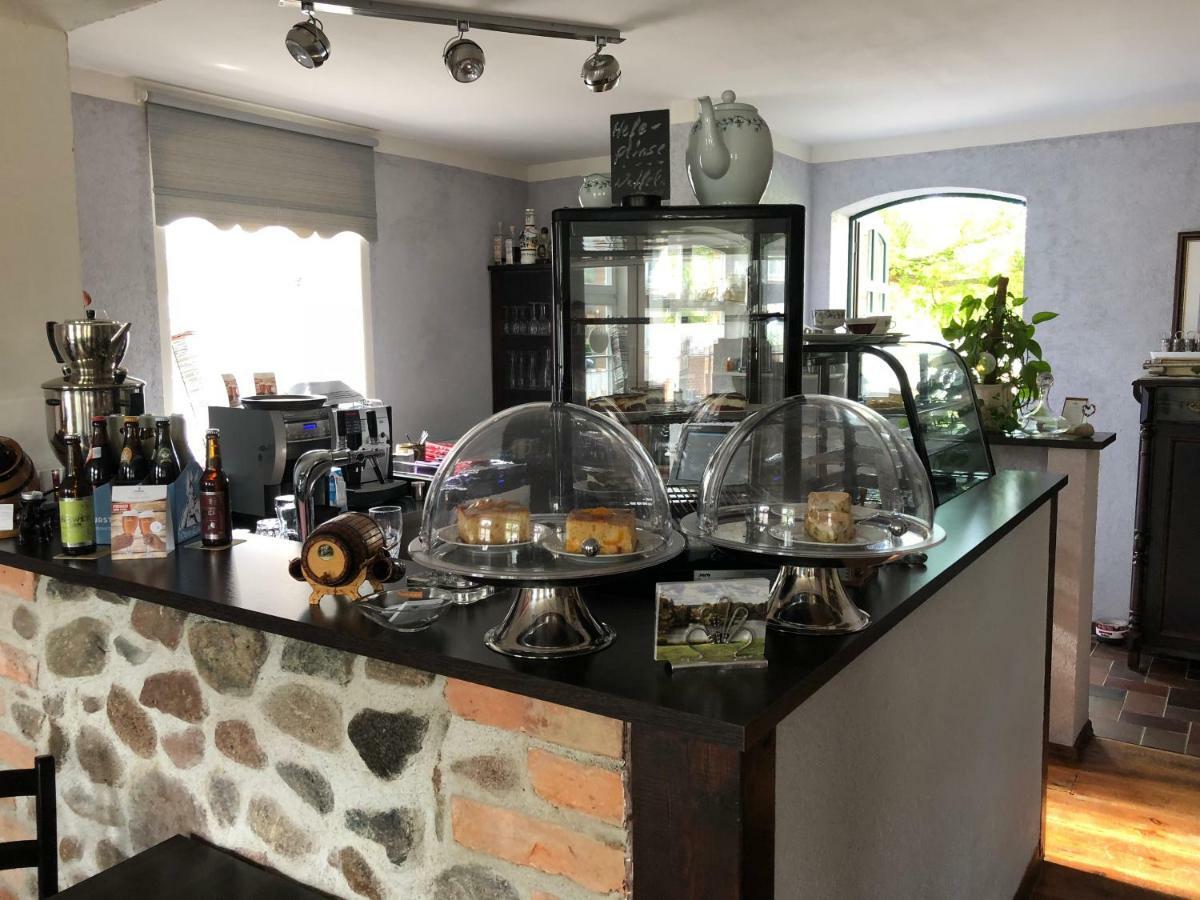 Alte Schule Cafe Und Pension Drehna Exteriör bild